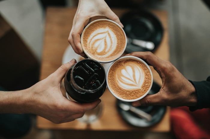 Kaffeetassen beim Café