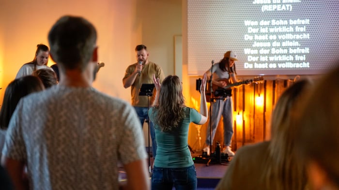 Lobpreisband im Gottesdienst