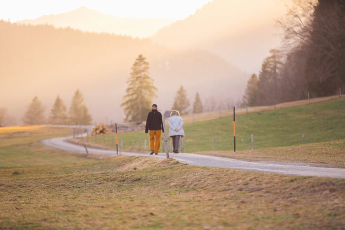 Senioren beim Spaziergang